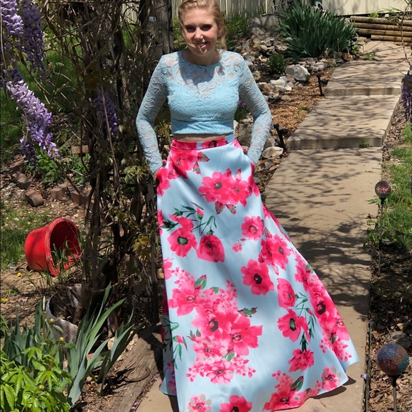 Prom Dress - Picture 2 of 5